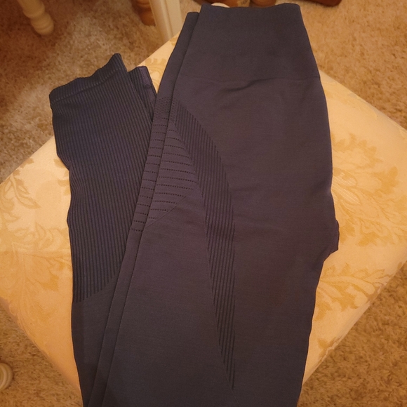 Alphalete leggings - Picture 2 of 4